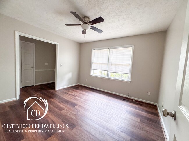 Building Photo - 6625 Charter Oaks Cir