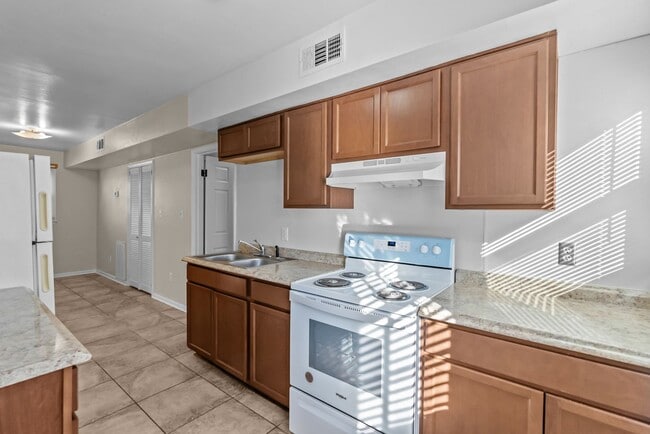 Building Photo - For Rent in Beautiful Chesapeake!