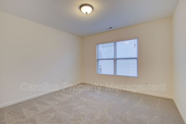 Building Photo - 421 Garden Grove Rd
