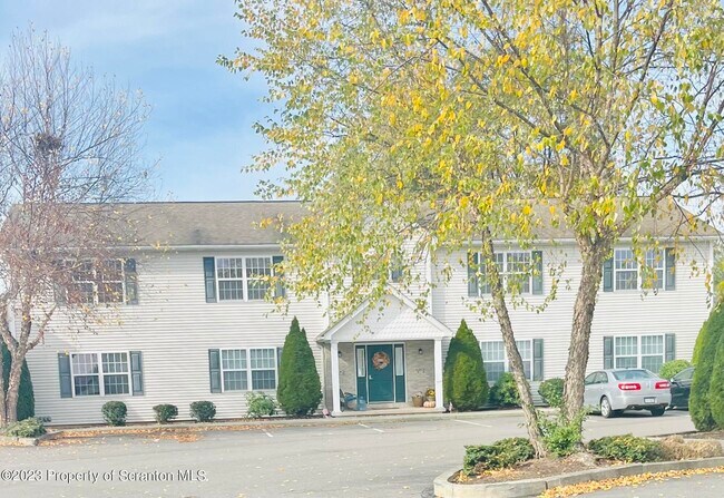 Primary Photo - 606 Marion Ln