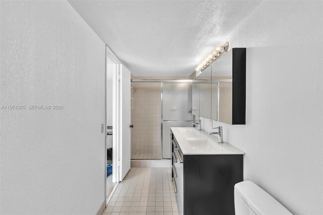 Building Photo - 825 NE 26th Ave