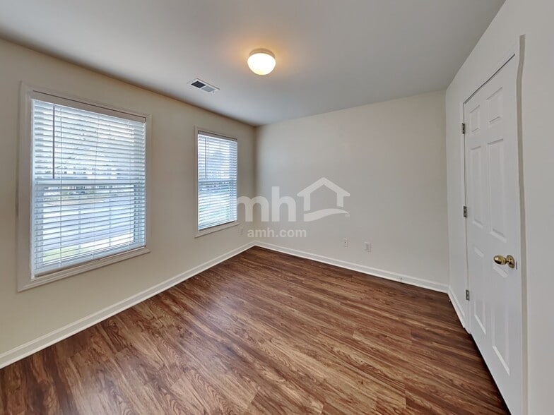 Building Photo - 714 Ridgewood Way