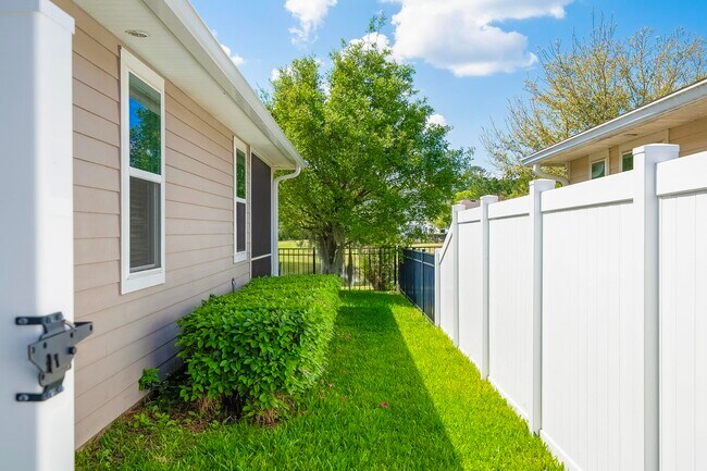 Building Photo - 494 Aventurine Ave