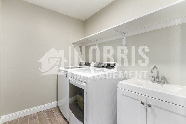 Building Photo - Beautiful Large Furnished Home w/A Pool