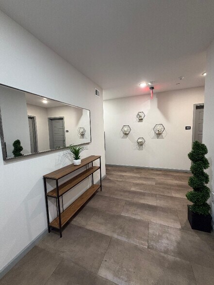 Building Photo - 313-315-315 Lake St