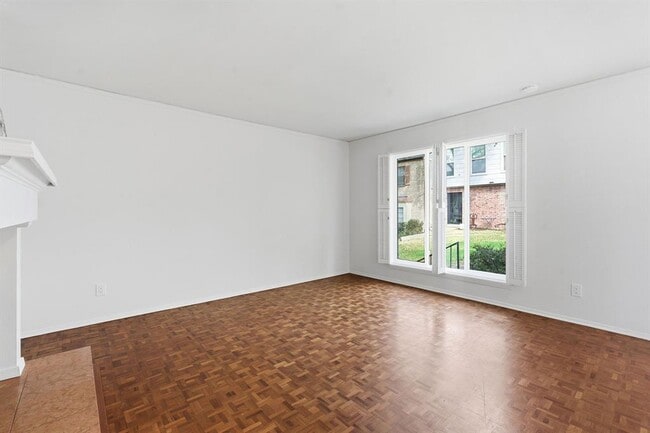 Building Photo - 6631 Valleyside Rd