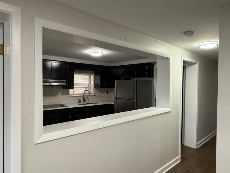 Building Photo - 9533 Schiller Blvd