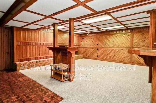 Building Photo - 834 E Manchester Dr