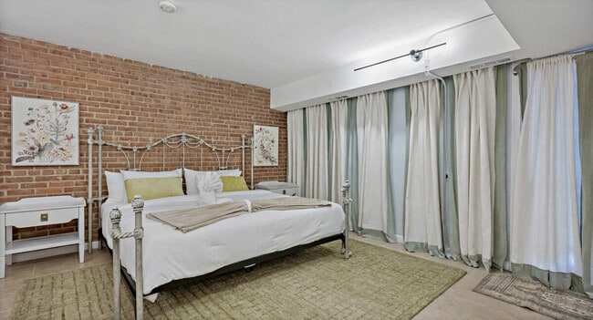 Building Photo - 3590 Water St NW