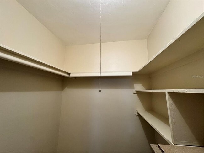 Building Photo - 250 Rosery Rd NW #206