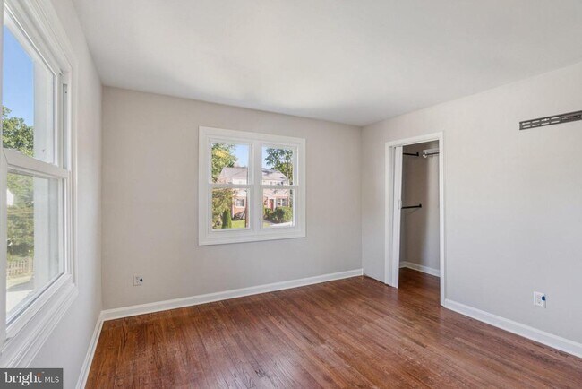 Building Photo - 5822 Fifer Dr