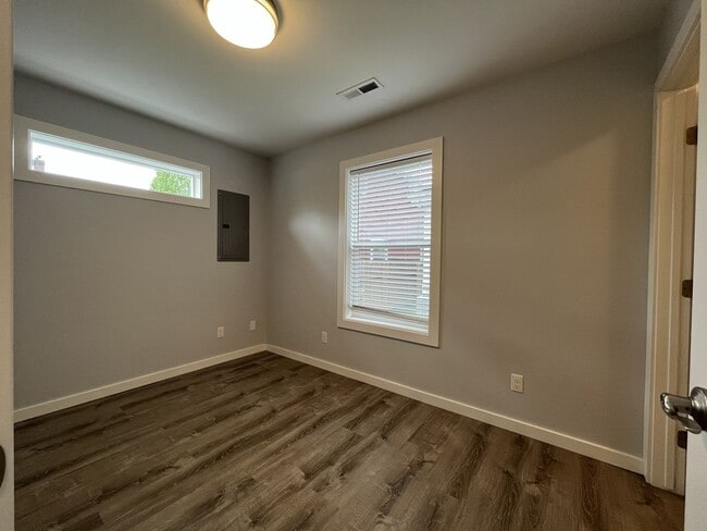 Building Photo - 2822 NE Davis St