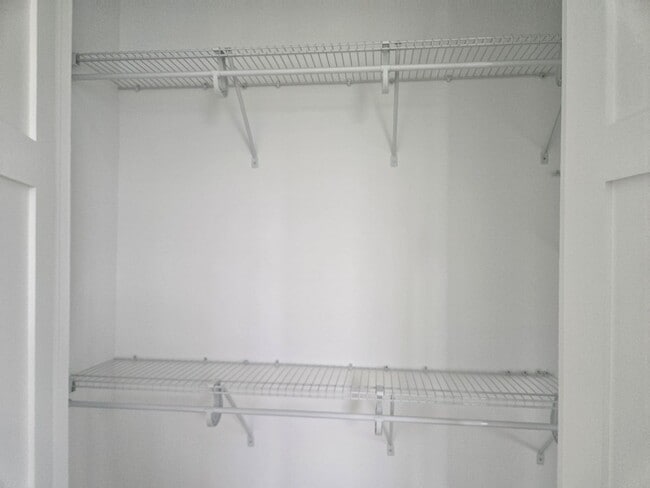 Building Photo - 5 bedroom, 5-1/2 bath Condo available for ...