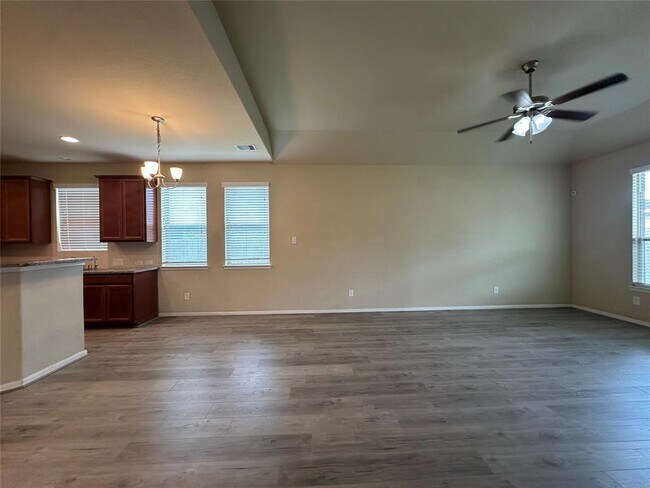 Building Photo - 15610 Whisper Woods Dr