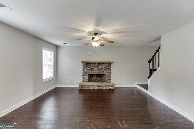 Building Photo - 323 Deer Run Dr