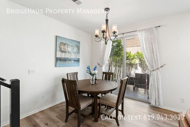 Building Photo - 1212 Via Lucero