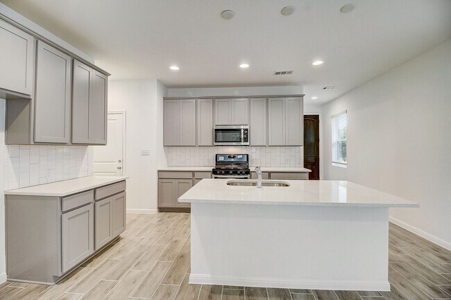 Building Photo - 117 Lacey Oak Lp