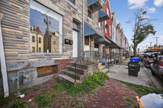 Building Photo - 827 N 10th St