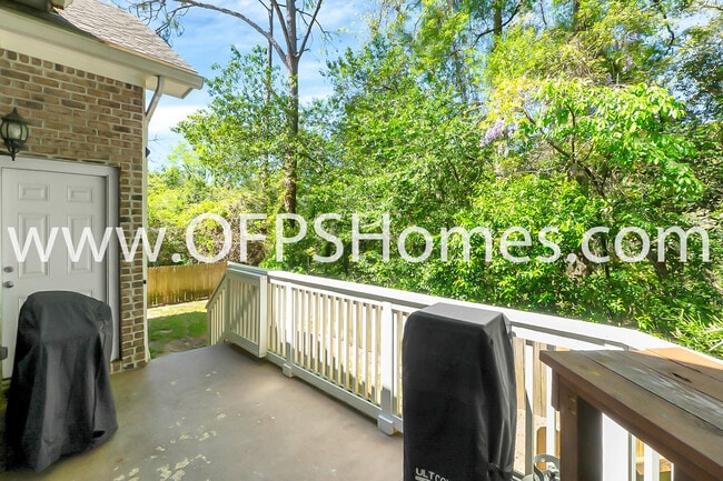 Building Photo - 712 Cypress Dr