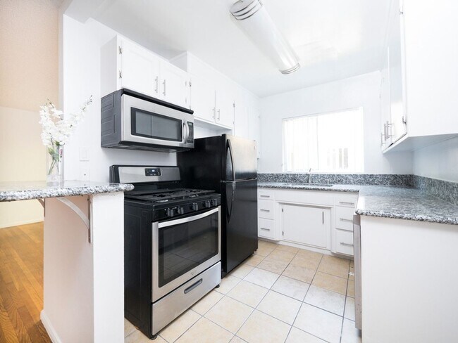 Interior Photo - 7245-51 Willoughby Ave