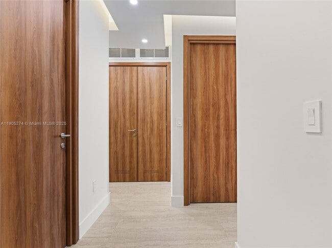 Building Photo - 543 NE 109th St