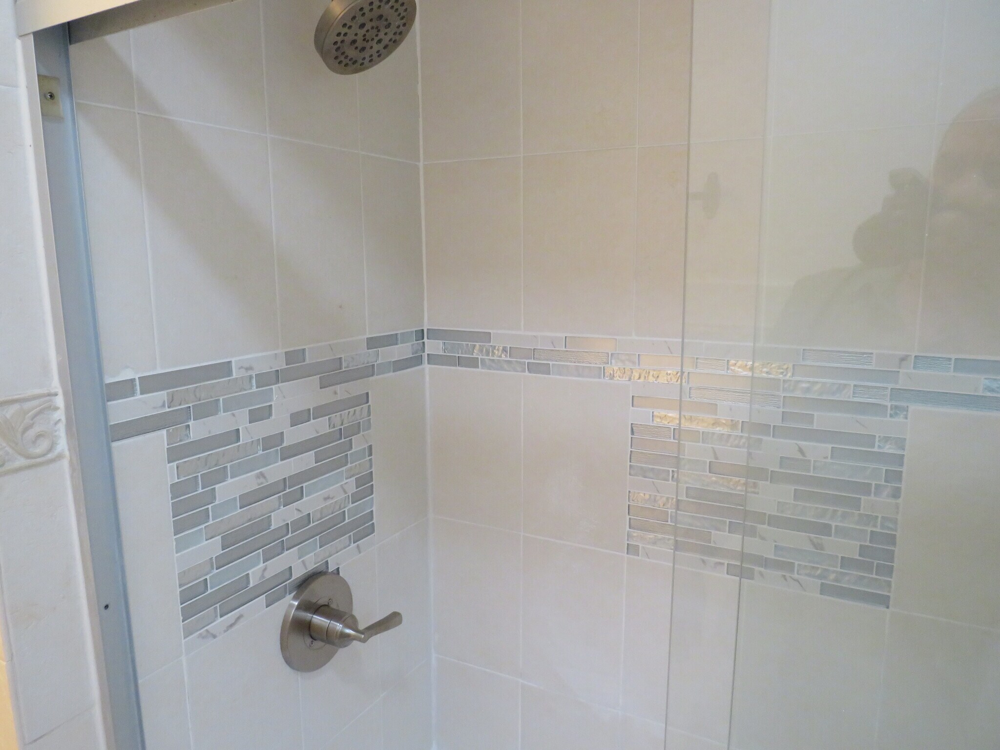Full Ceramic Tile Bath - 84 Corabelle Ave