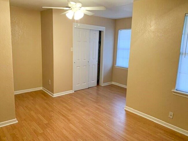 Building Photo - Decatur Home 3 Bedroom 2 Bath