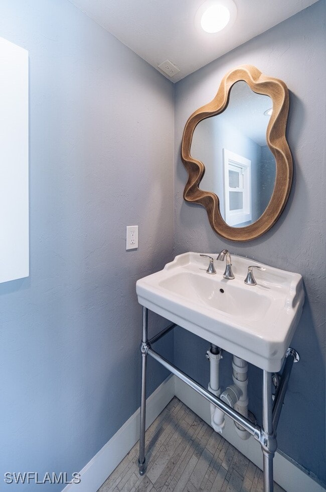 Building Photo - 374 14th Ave S