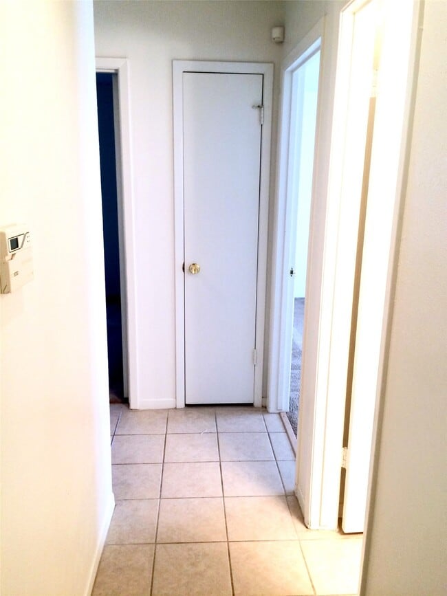 Building Photo - 2119 Whitelaw Dr