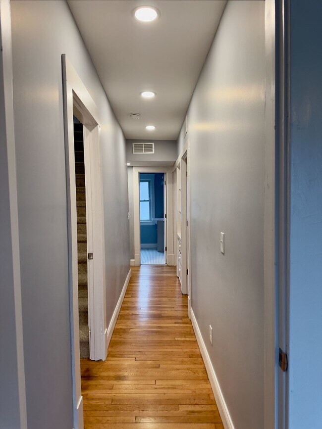 Building Photo - 2407 Woodmere Dr