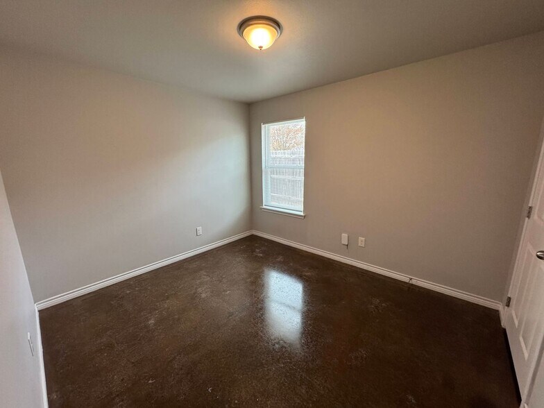 Building Photo - 208 Lowes Blvd