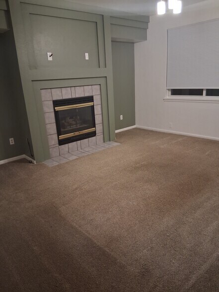 Building Photo - 1089 S Walden Way