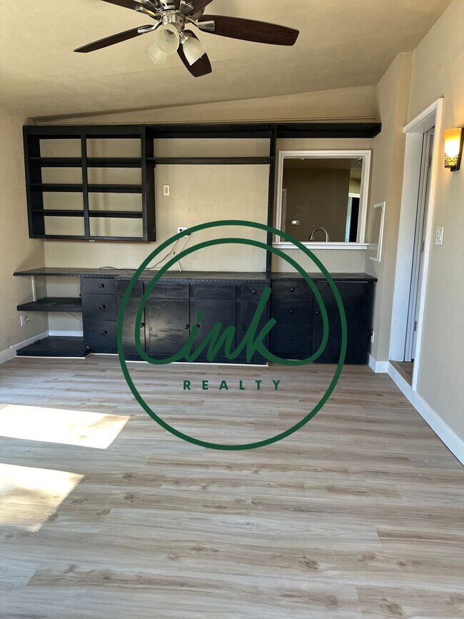 Building Photo - Charming Carson Home