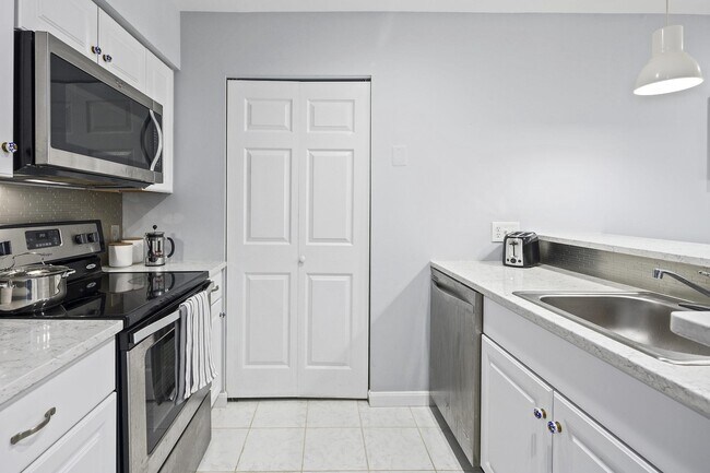 Building Photo - 3151 Covewood Ct