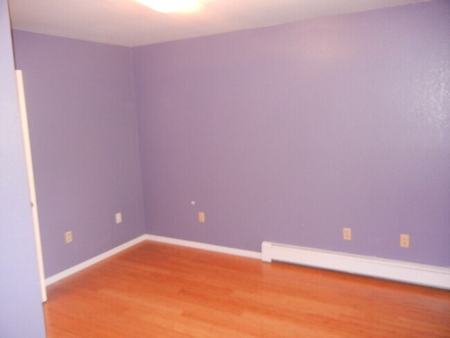 Building Photo - Cute 3 Bedroom Condo- Walking Distance to MSU Campus!