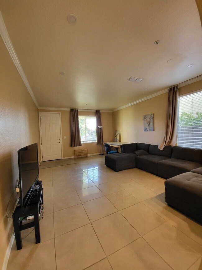 Building Photo - 920 Garcia Dr
