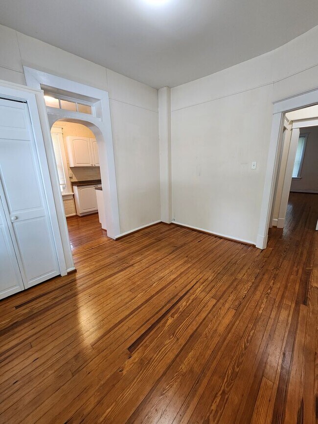 Building Photo - 323 N College Pkwy