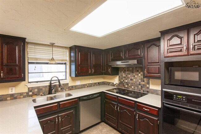 Building Photo - 4614 Spring Shadow Dr