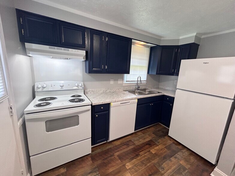 Building Photo - 205 E Gilbreath St