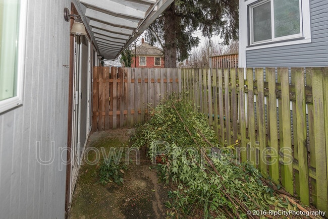 Building Photo - 3442 SE 8th Ave