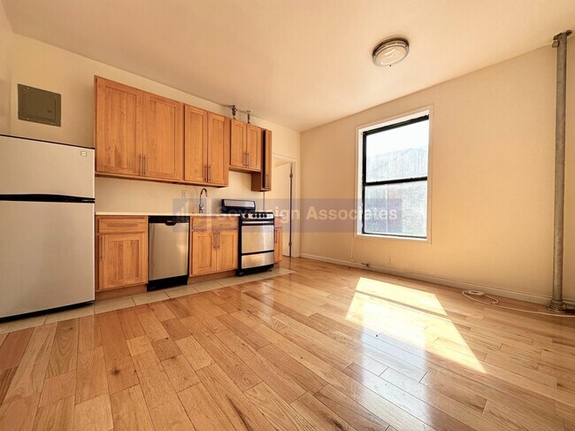 Primary Photo - 2 Pinehurst Ave