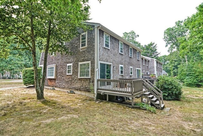 Building Photo - 13 Colonial Dr