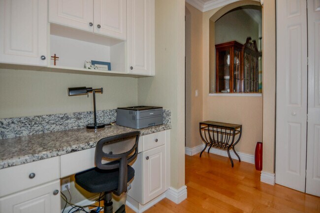 Building Photo - 4676 Manderly Dr