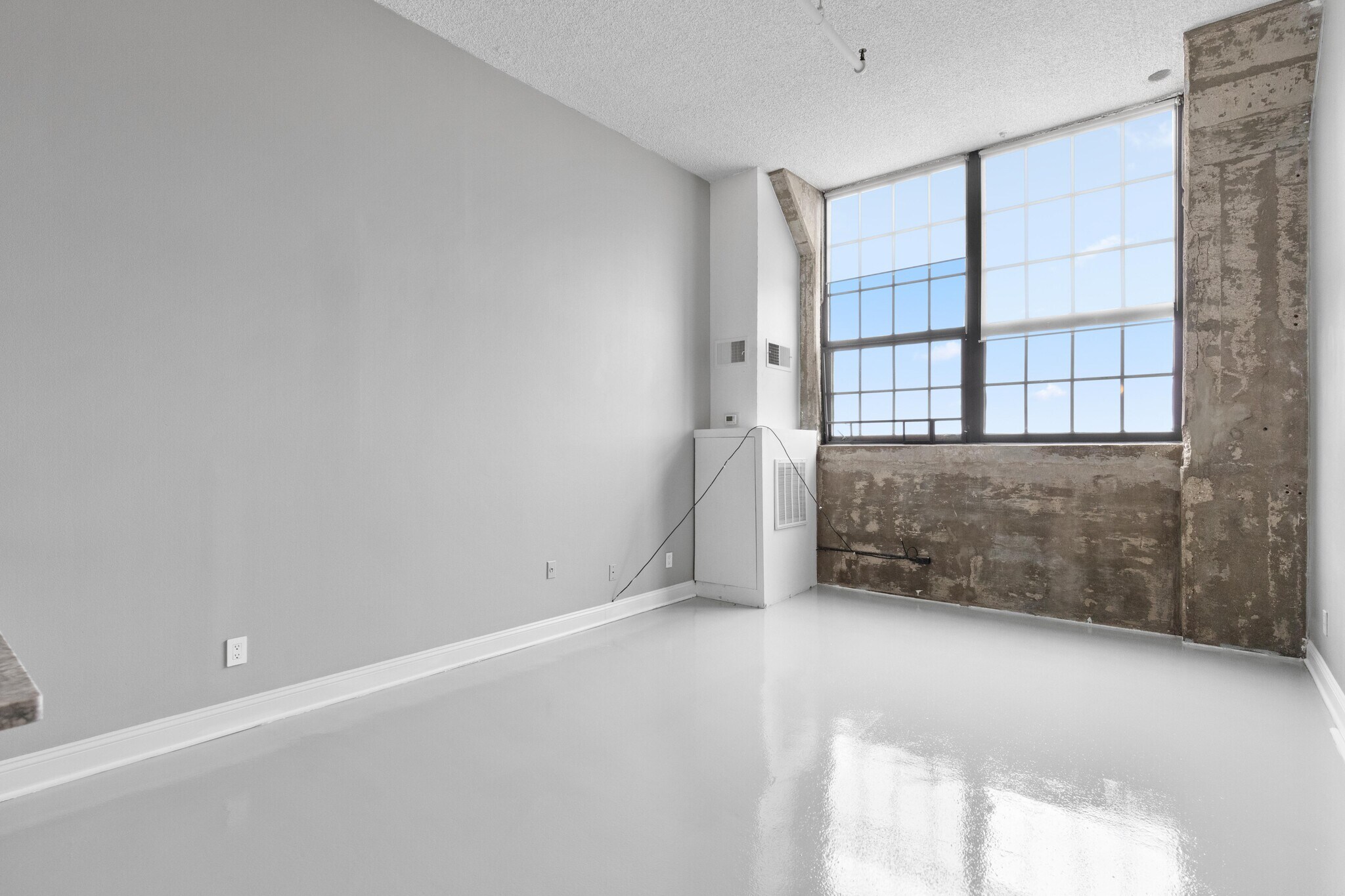 Building Photo - 6533 E Jefferson Ave