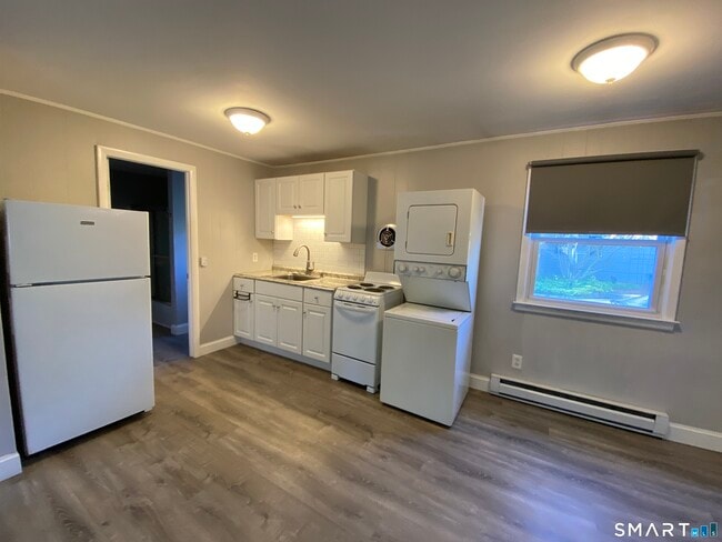 Building Photo - 54 Monroe St