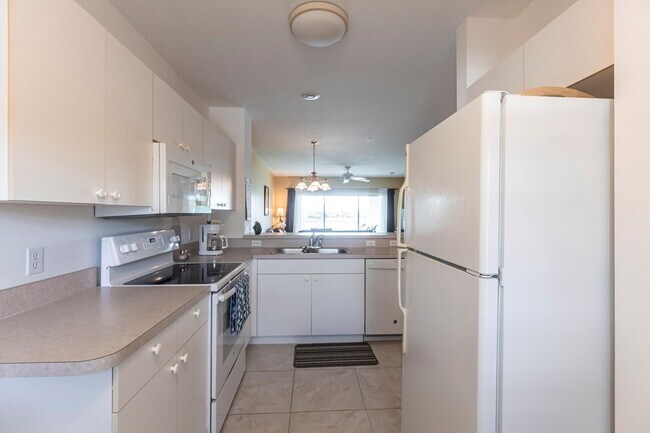 Building Photo - AMAZING CONDO IN WATERSIDE CLUB