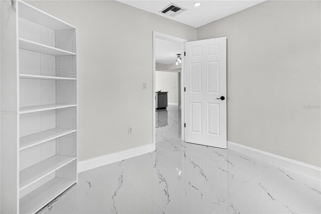 Building Photo - 6747 Deer Pond Ln