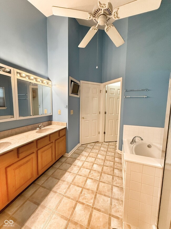 Building Photo - 878 Woodgate Ln