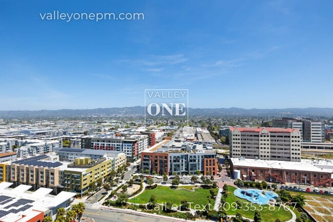 Building Photo - Fully Furnished Condo With Panoramic San Francisco Bay Views and Unbeatable Amenities
