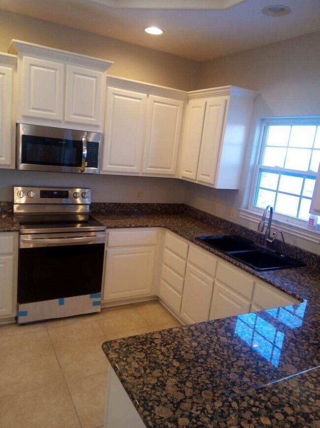 Building Photo - 2130 N Williamsburg Ln